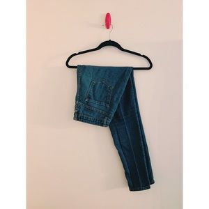 ✨ Medium Wash Forever 21 Mid-Rise Straight Leg Jeans ✨